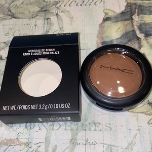 MAC COSMETICS THE SOFT MEOW ineralize Blush BNIB Rare Limited Edition